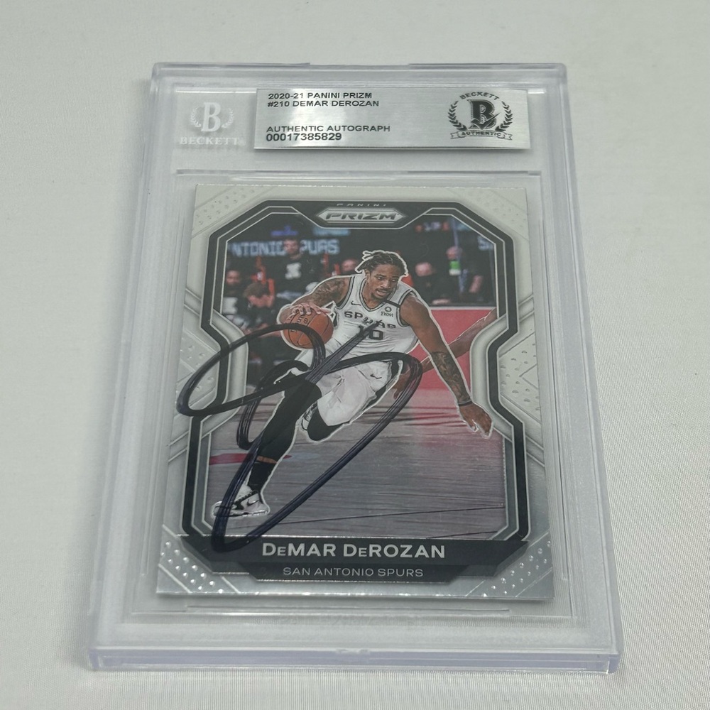Demar DeRozan signed Beckett Encapsulated 20-21 Panini Prizm Card‎